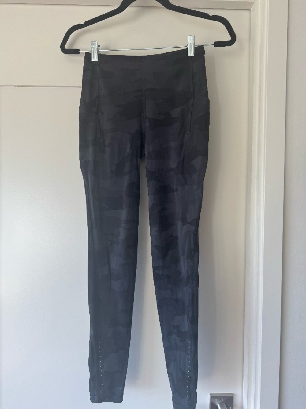 Swift Speed High-Rise Tight 28" in Heritage 365 Camo Deep Coal Multi